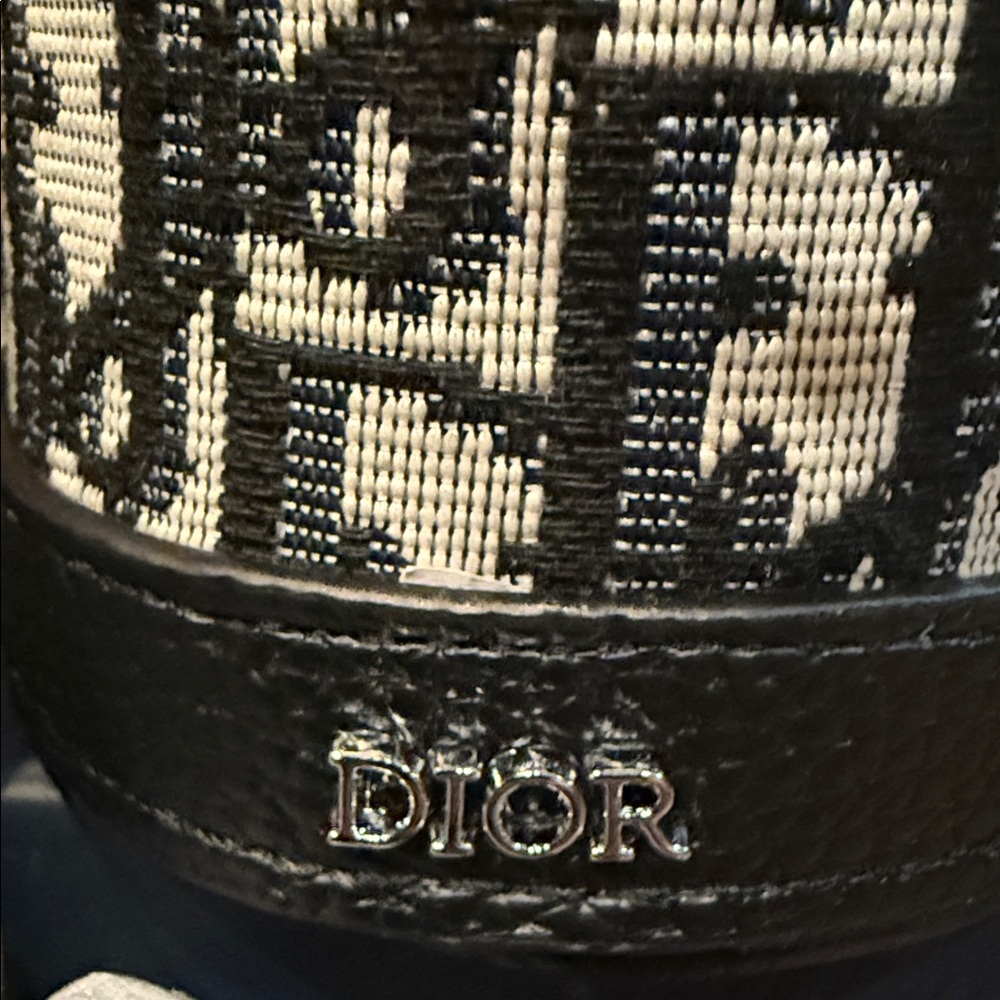 GWP - Dior Stainless Steel Bottle and Monogram Case - Picture 4 of 6